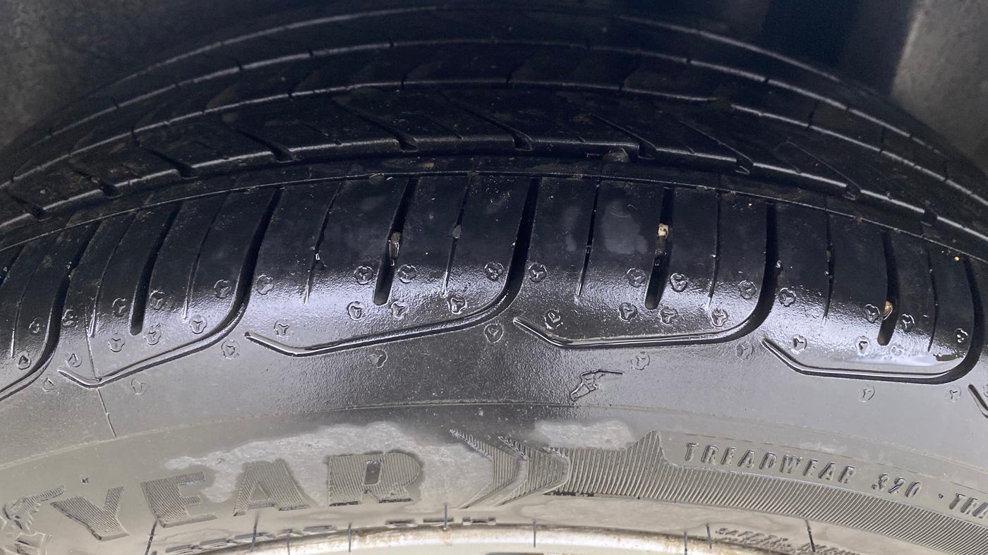 2016 Maruti Ciaz ZXI+, Petrol, Manual, 66,270 km, Left Rear Tyre Tread