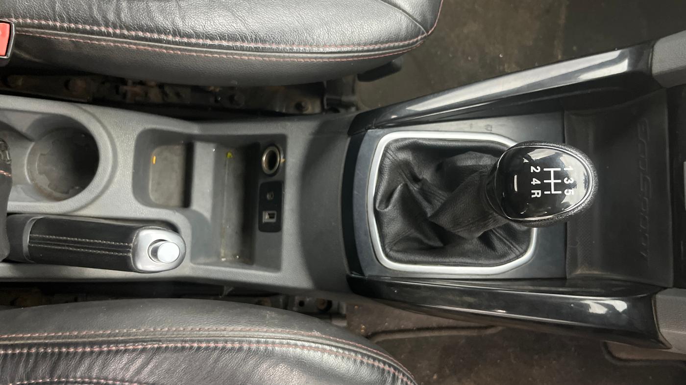 2016 Ford Ecosport TITANIUM+ 1.0L ECOBOOST, Petrol, Manual, 89,344 km, Gear Lever