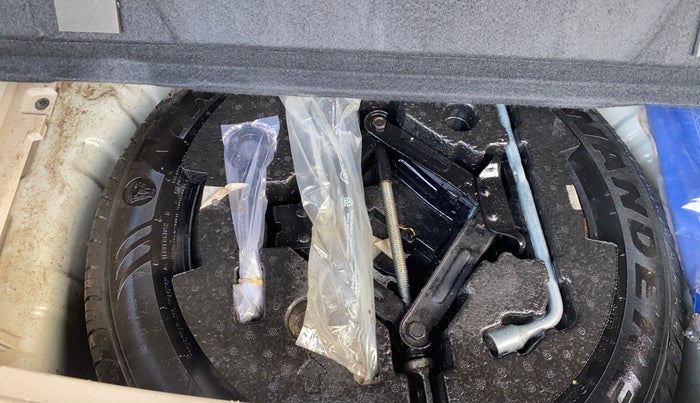 2020 Mahindra XUV300 W8 1.5 DIESEL, Diesel, Manual, 79,449 km, Spare Tyre