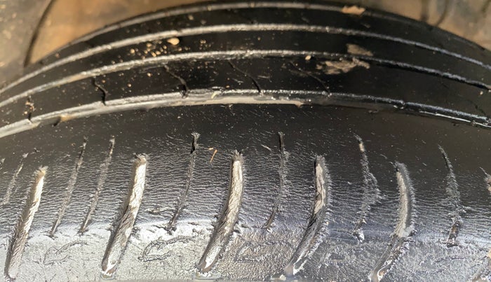 2020 Mahindra XUV300 W8 1.5 DIESEL, Diesel, Manual, 79,449 km, Right Front Tyre Tread