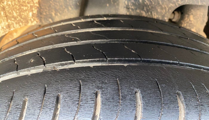 2020 Mahindra XUV300 W8 1.5 DIESEL, Diesel, Manual, 79,449 km, Right Rear Tyre Tread