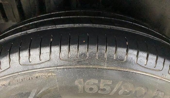 2017 Maruti Swift LXI (O), CNG, Manual, 1,08,799 km, Right Rear Tyre Tread