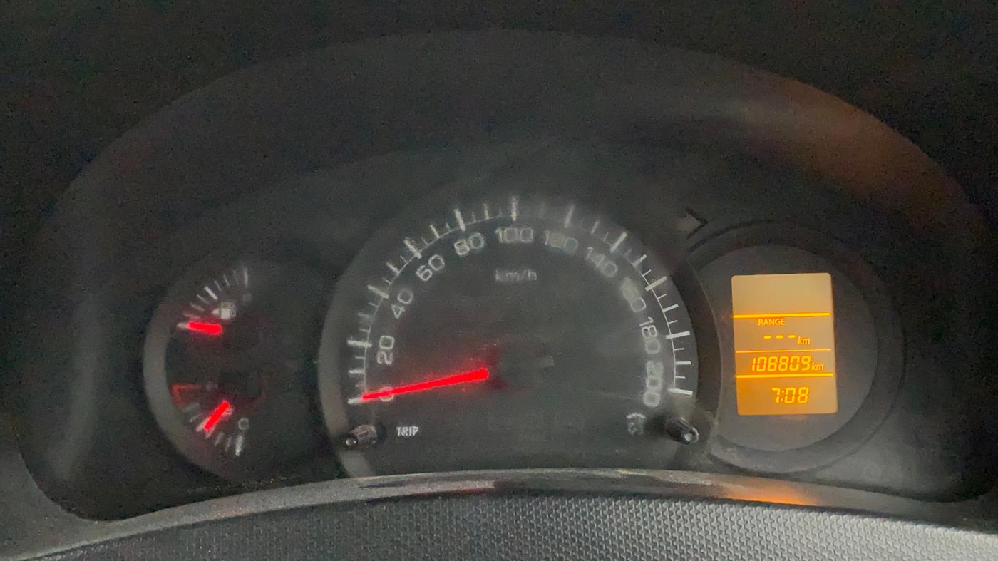 2017 Maruti Swift LXI (O), CNG, Manual, 1,08,799 km, Odometer Image