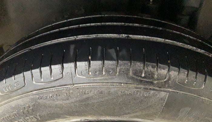2017 Maruti Swift LXI (O), CNG, Manual, 1,08,799 km, Left Rear Tyre Tread