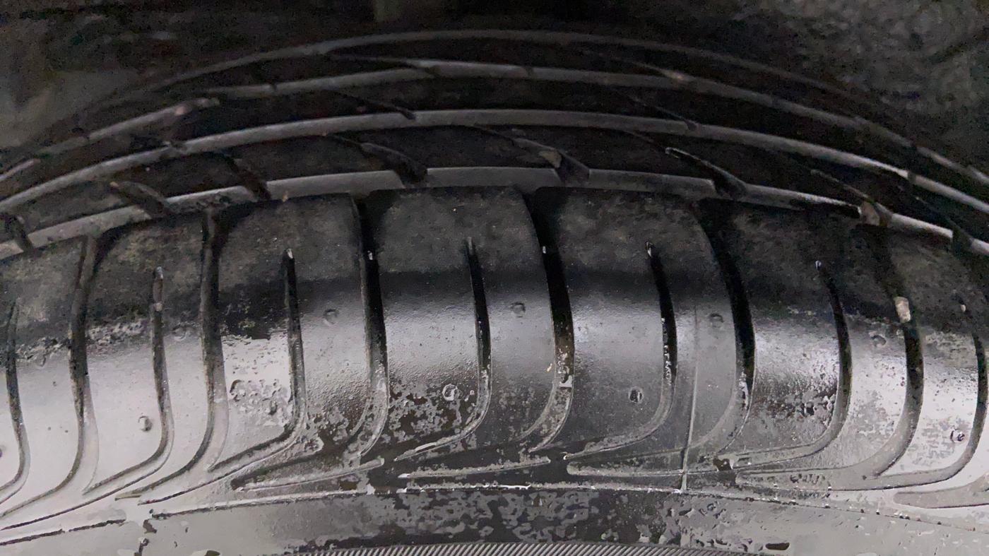 2018 Toyota YARIS V CVT, Petrol, Automatic, 66,793 km, Right Front Tyre Tread