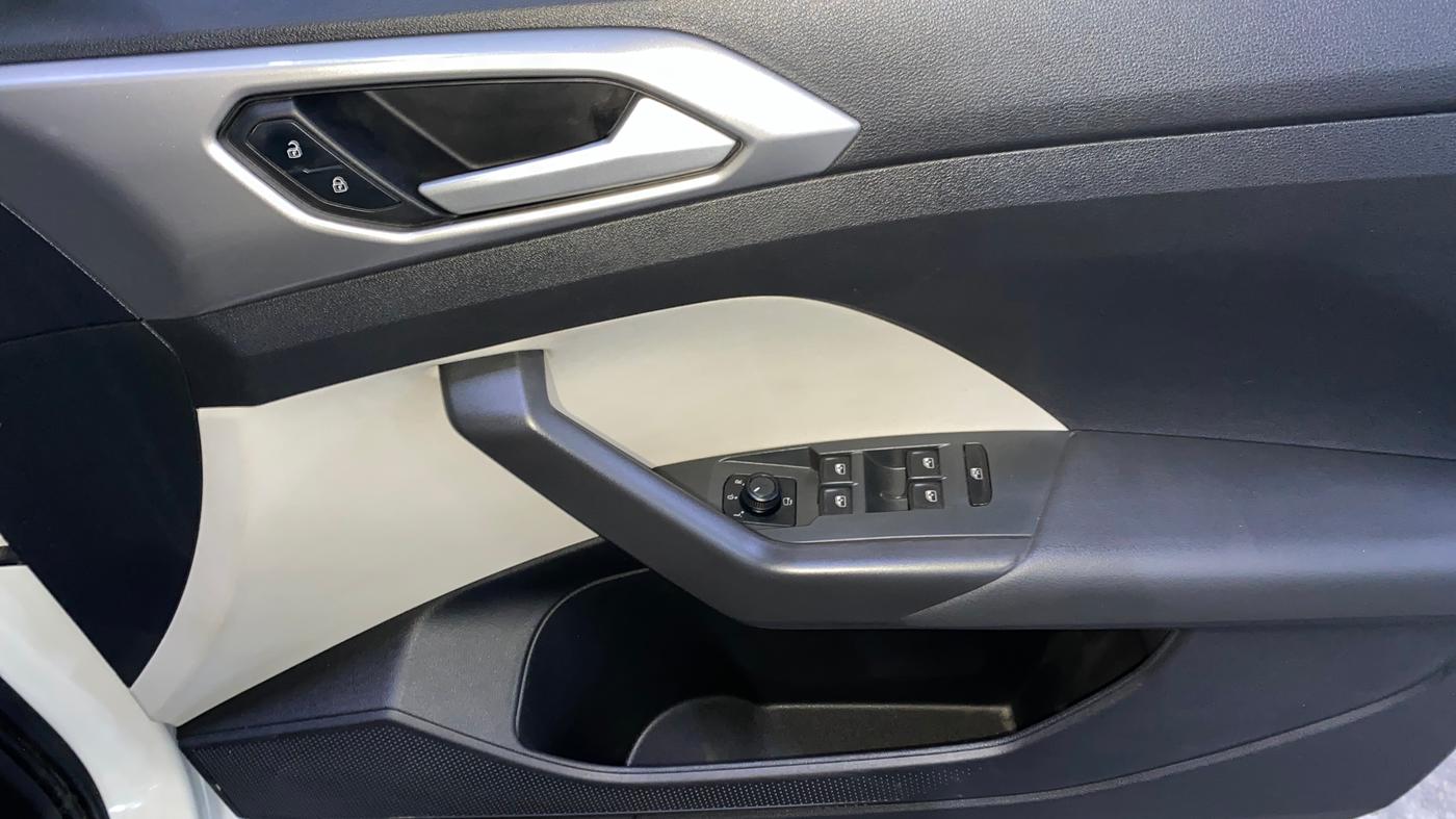 2023 Volkswagen TAIGUN  GT PLUS 1.5 TSI MT, Petrol, Manual, 25,300 km, Driver Side Door Panels Control