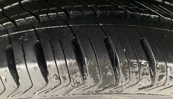 2017 Maruti Baleno ALPHA PETROL 1.2, Petrol, Manual, 1,00,007 km, Right Front Tyre Tread