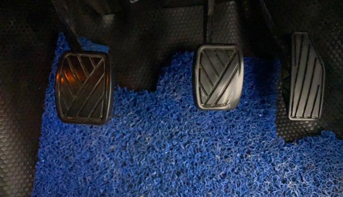 2017 Maruti Baleno ALPHA PETROL 1.2, Petrol, Manual, 1,00,007 km, Pedals