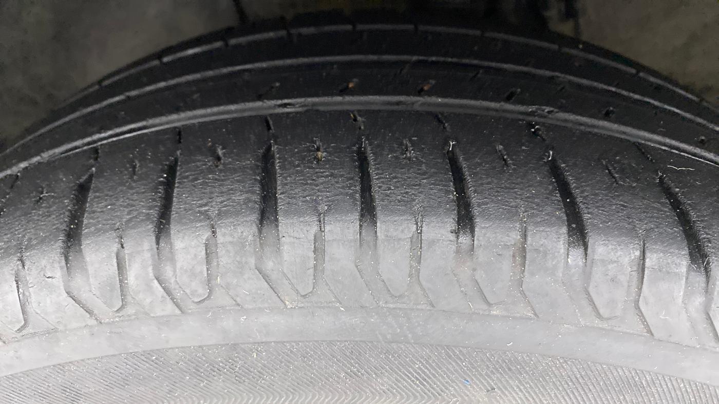 2018 Hyundai Verna 1.6 SX VTVT, Petrol, Manual, 47,564 km, Left Front Tyre Tread