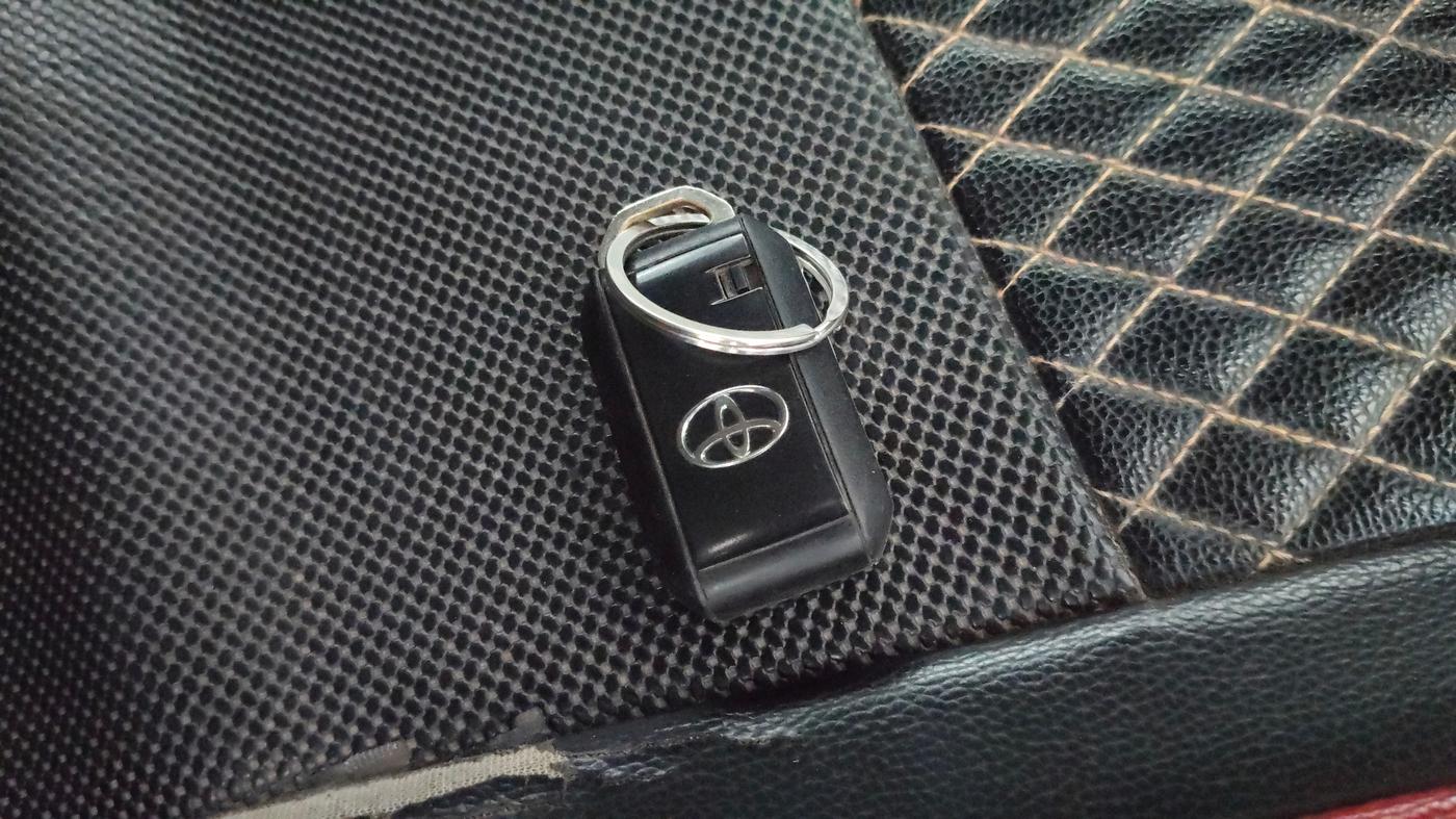 2020 Toyota Glanza G, Petrol, Manual, 86,702 km, Key Close Up