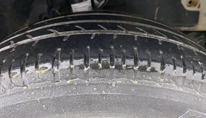 2013 Honda Brio VX MT, Petrol, Manual, 72,852 km, Right Front Tyre Tread