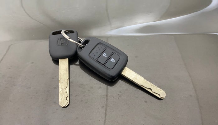 2018 Honda Amaze 1.2L I-VTEC S, Petrol, Manual, 38,144 km, Key Close Up