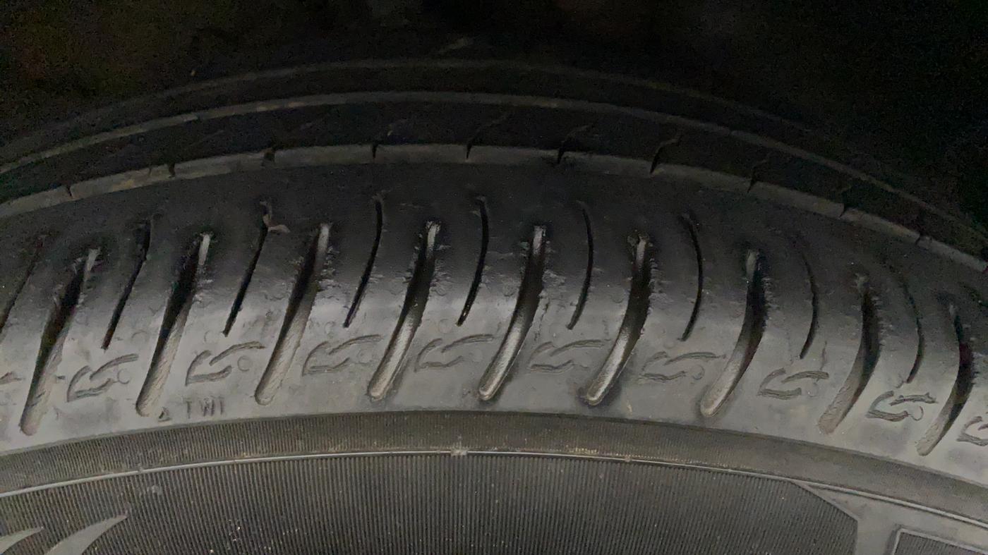 2019 Hyundai VENUE SX PLUS 1.0 TURBO DCT, Petrol, Automatic, 46,670 km, Right Front Tyre Tread