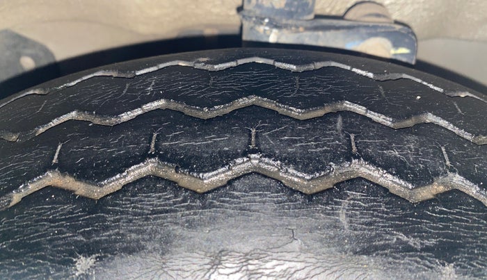 2021 Maruti Eeco 5 STR WITH A/C+HTR, Petrol, Manual, 46,920 km, Right Front Tyre Tread