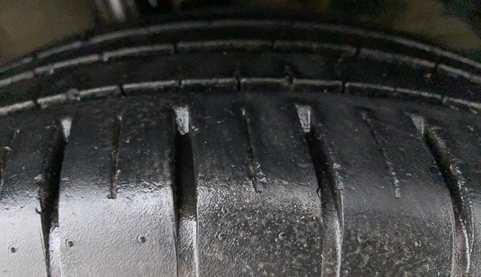 2019 Maruti Baleno ZETA PETROL 1.2, Petrol, Manual, 18,589 km, Right Front Tyre Tread