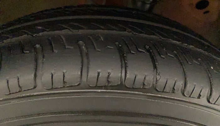 2016 Maruti Wagon R 1.0 LXI CNG, CNG, Manual, 94,353 km, Right Rear Tyre Tread