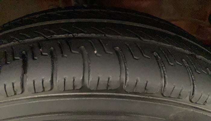 2016 Maruti Wagon R 1.0 LXI CNG, CNG, Manual, 94,353 km, Right Front Tyre Tread