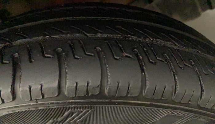 2016 Maruti Wagon R 1.0 LXI CNG, CNG, Manual, 94,353 km, Left Rear Tyre Tread