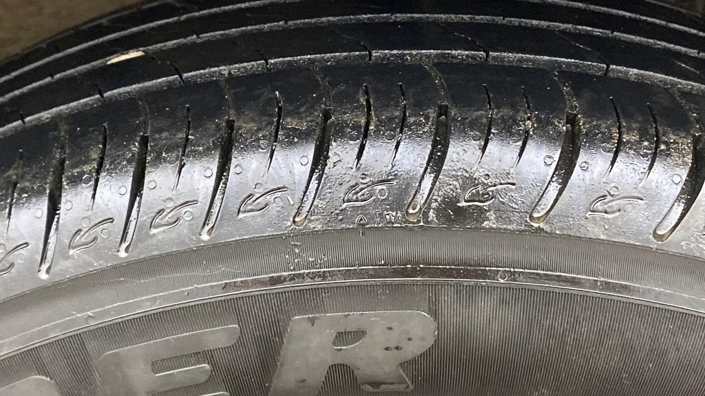 2014 Renault Duster RXE PETROL, Petrol, Manual, 57,315 km, Left Rear Tyre Tread