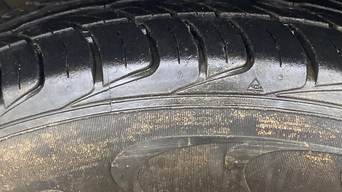 2014 Renault Duster RXE PETROL, Petrol, Manual, 57,315 km, Left Front Tyre Tread