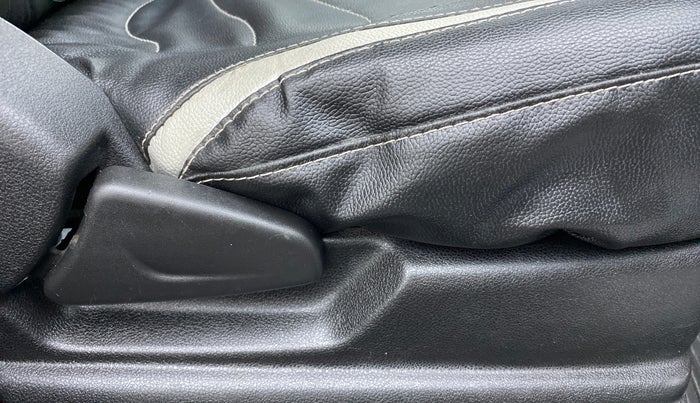 2018 Renault Kwid 1.0 RXT Opt, Petrol, Manual, 30,845 km, Driver Side Adjustment Panel