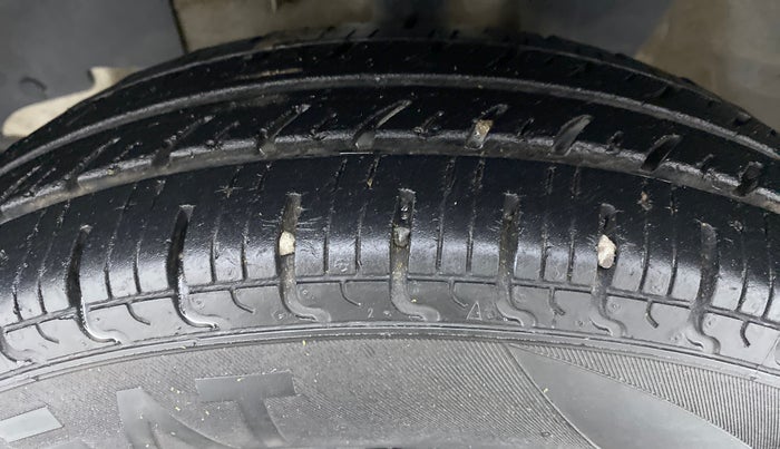 2018 Renault Kwid 1.0 RXT Opt, Petrol, Manual, 30,845 km, Left Front Tyre Tread
