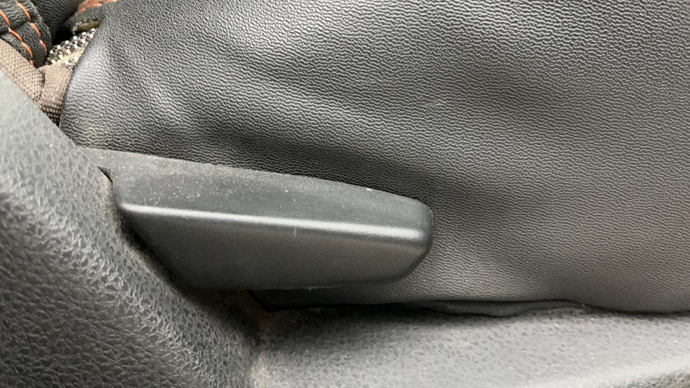 2020 Renault Duster RXZ 1.5 PETROL MT, Petrol, Manual, 29,103 km, Driver Side Adjustment Panel