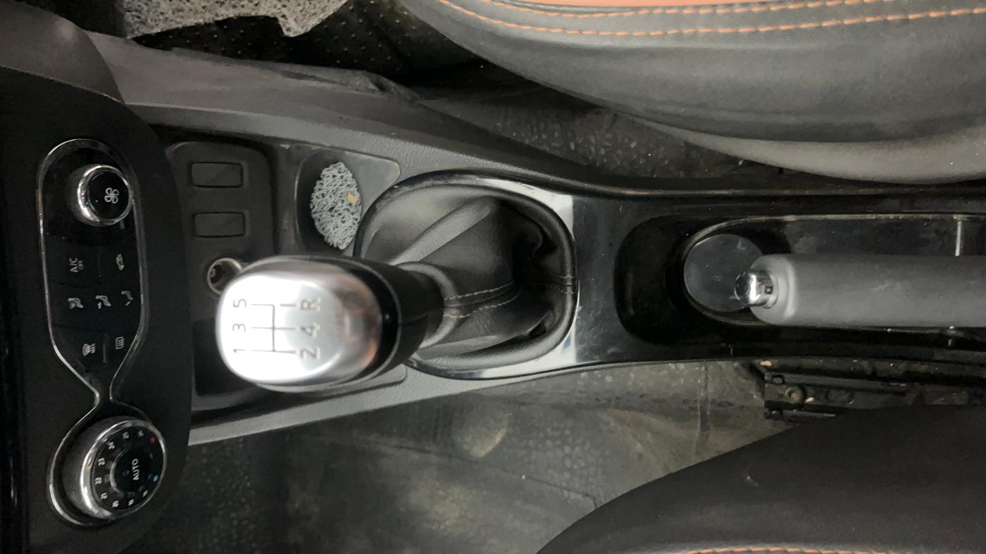 2020 Renault Duster RXZ 1.5 PETROL MT, Petrol, Manual, 29,103 km, Gear Lever