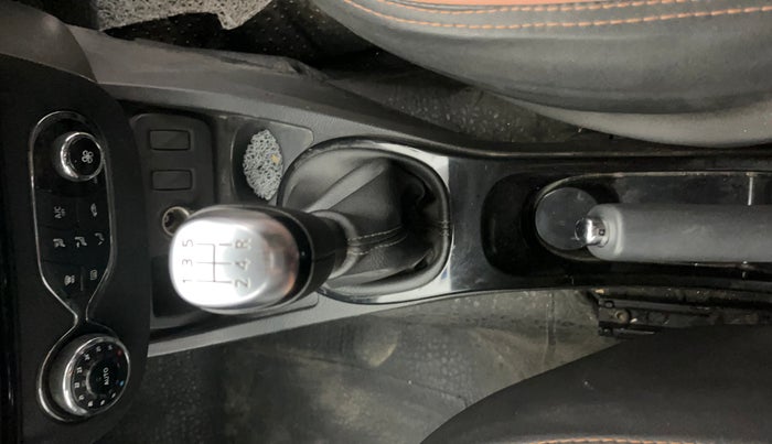 2020 Renault Duster RXZ 1.5 PETROL MT, Petrol, Manual, 29,050 km, Gear Lever