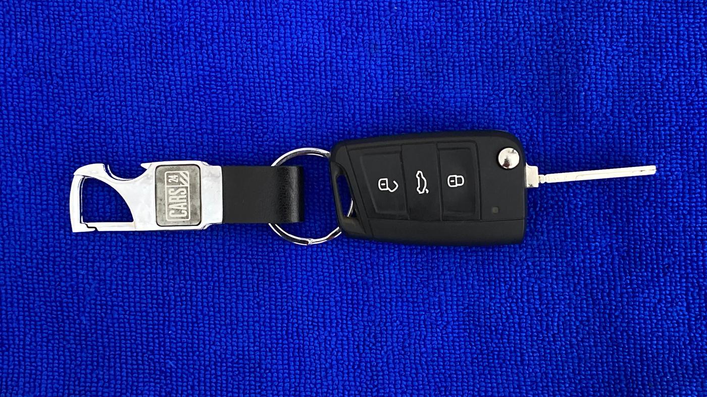 2022 Volkswagen TAIGUN HIGHLINE 1.0 TSI MT, Petrol, Manual, 5,799 km, Key Close Up