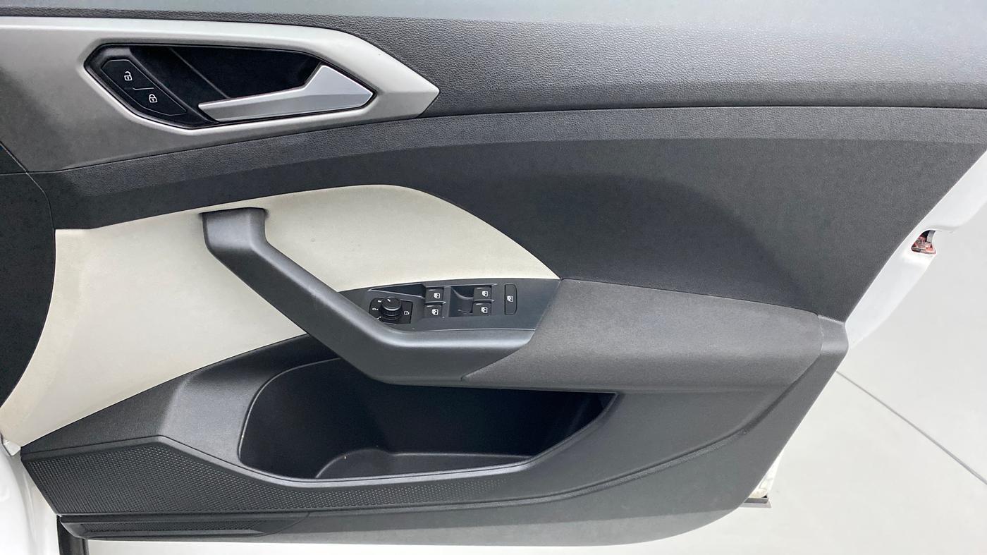 2022 Volkswagen TAIGUN HIGHLINE 1.0 TSI MT, Petrol, Manual, 5,799 km, Driver Side Door Panels Control