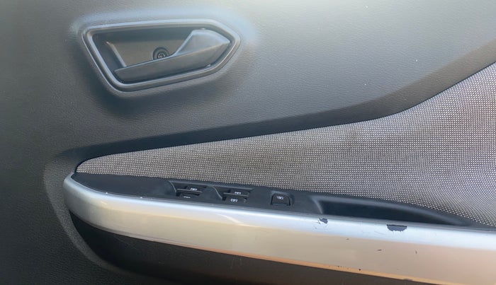 2021 Nissan MAGNITE XE, Petrol, Manual, 14,132 km, Driver Side Door Panels Control