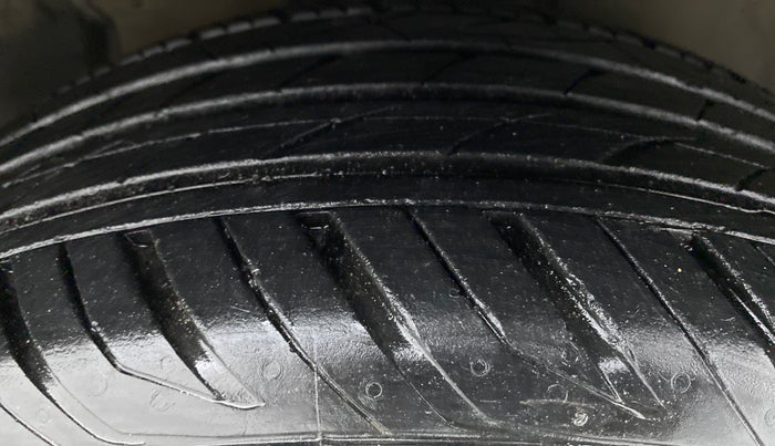 2019 Honda Civic 1.8V AT, Petrol, Automatic, 6,154 km, Right Front Tyre Tread