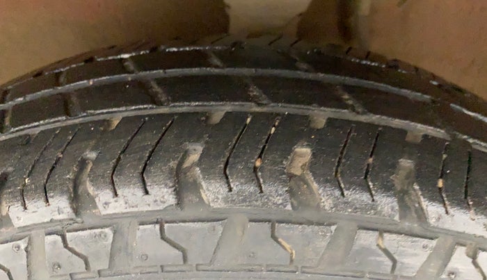 2014 Maruti Alto 800 LXI, Petrol, Manual, 22,529 km, Left Front Tyre Tread