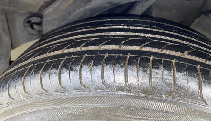 2013 Honda Amaze 1.2L I-VTEC S AT, Petrol, Automatic, 97,037 km, Left Rear Tyre Tread