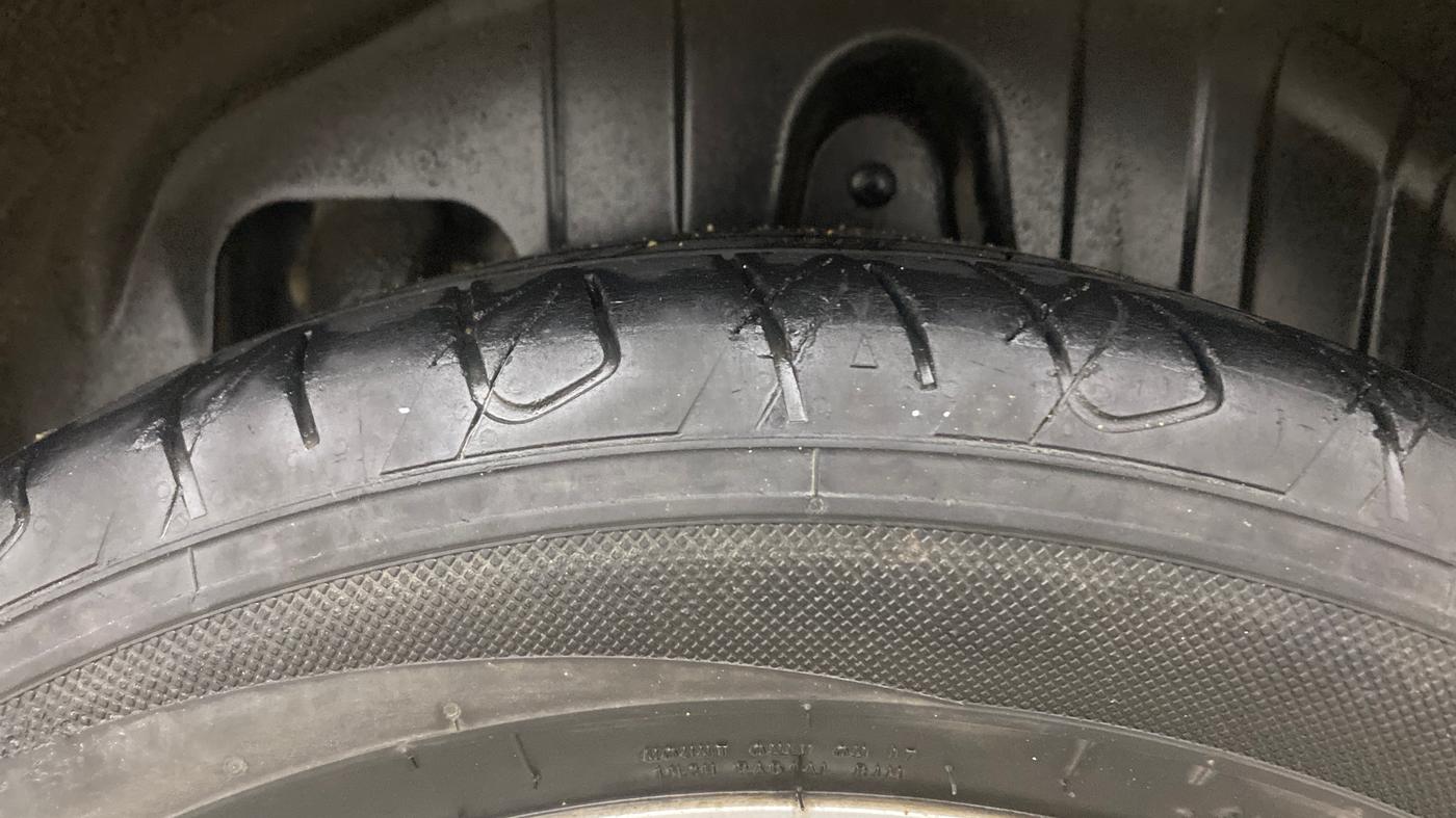 2020 Mahindra XUV300 W8 1.5 DIESEL, Diesel, Manual, 93,468 km, Left Rear Tyre Tread