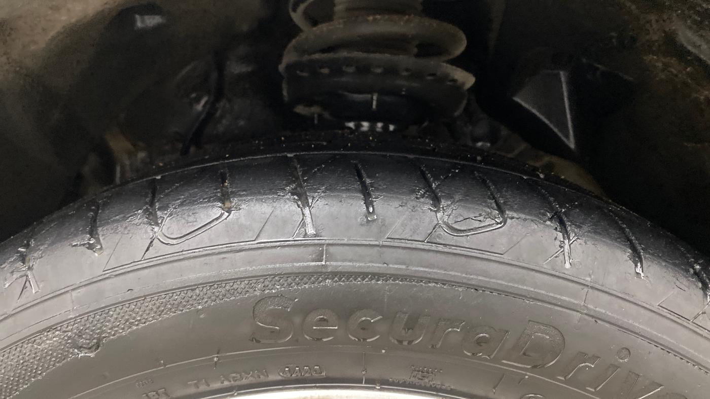 2020 Mahindra XUV300 W8 1.5 DIESEL, Diesel, Manual, 93,468 km, Left Front Tyre Tread