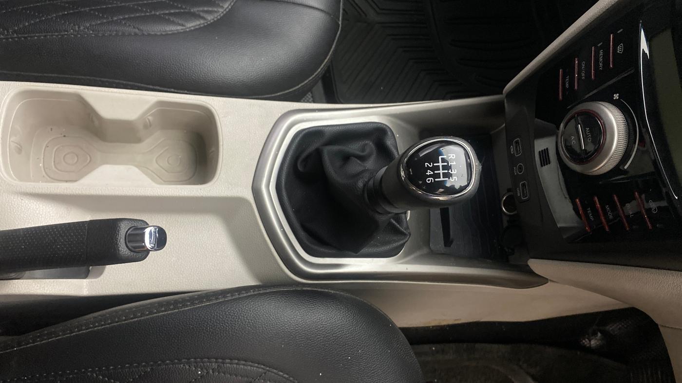 2020 Mahindra XUV300 W8 1.5 DIESEL, Diesel, Manual, 93,468 km, Gear Lever