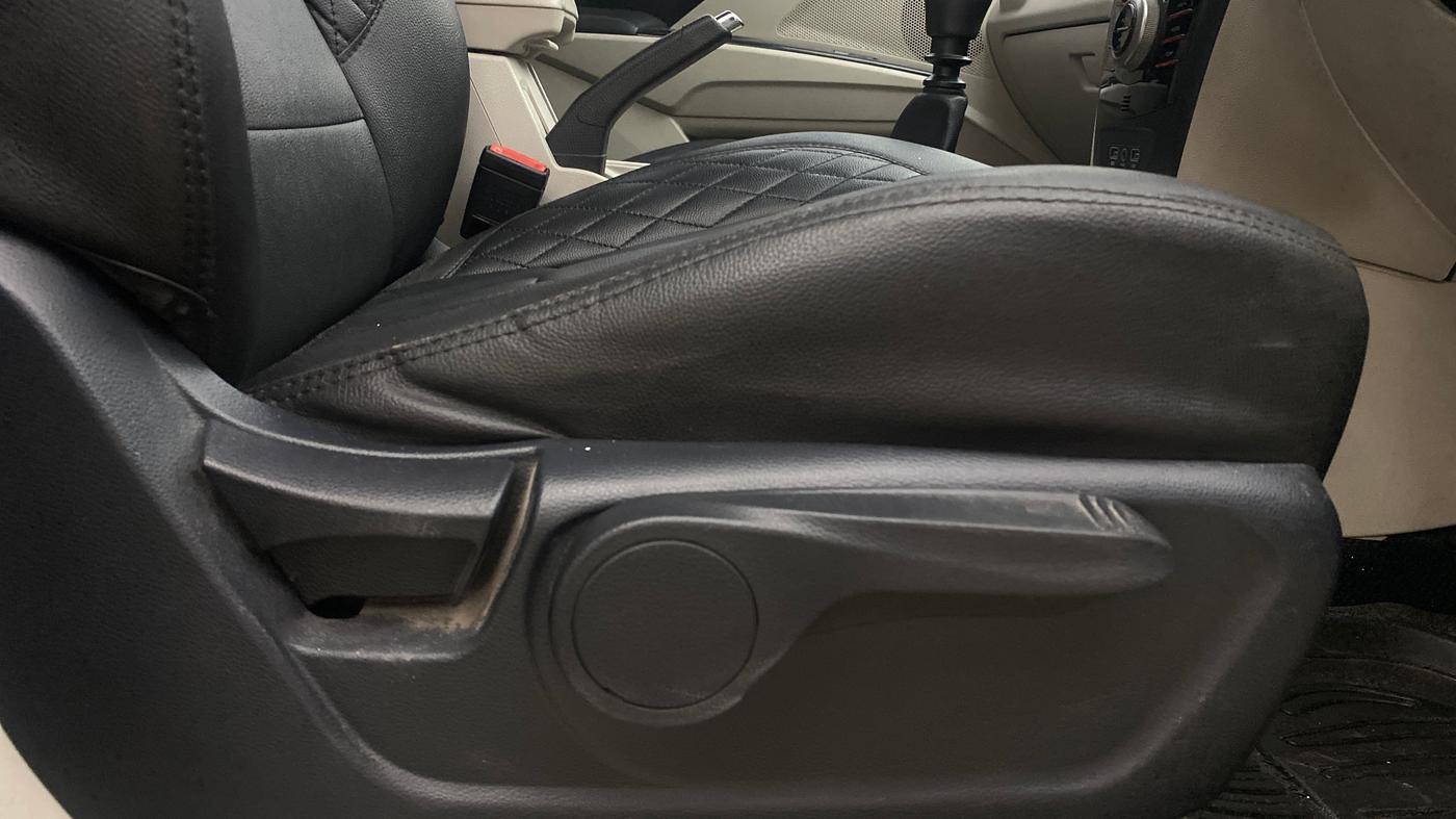 2020 Mahindra XUV300 W8 1.5 DIESEL, Diesel, Manual, 93,468 km, Driver Side Adjustment Panel