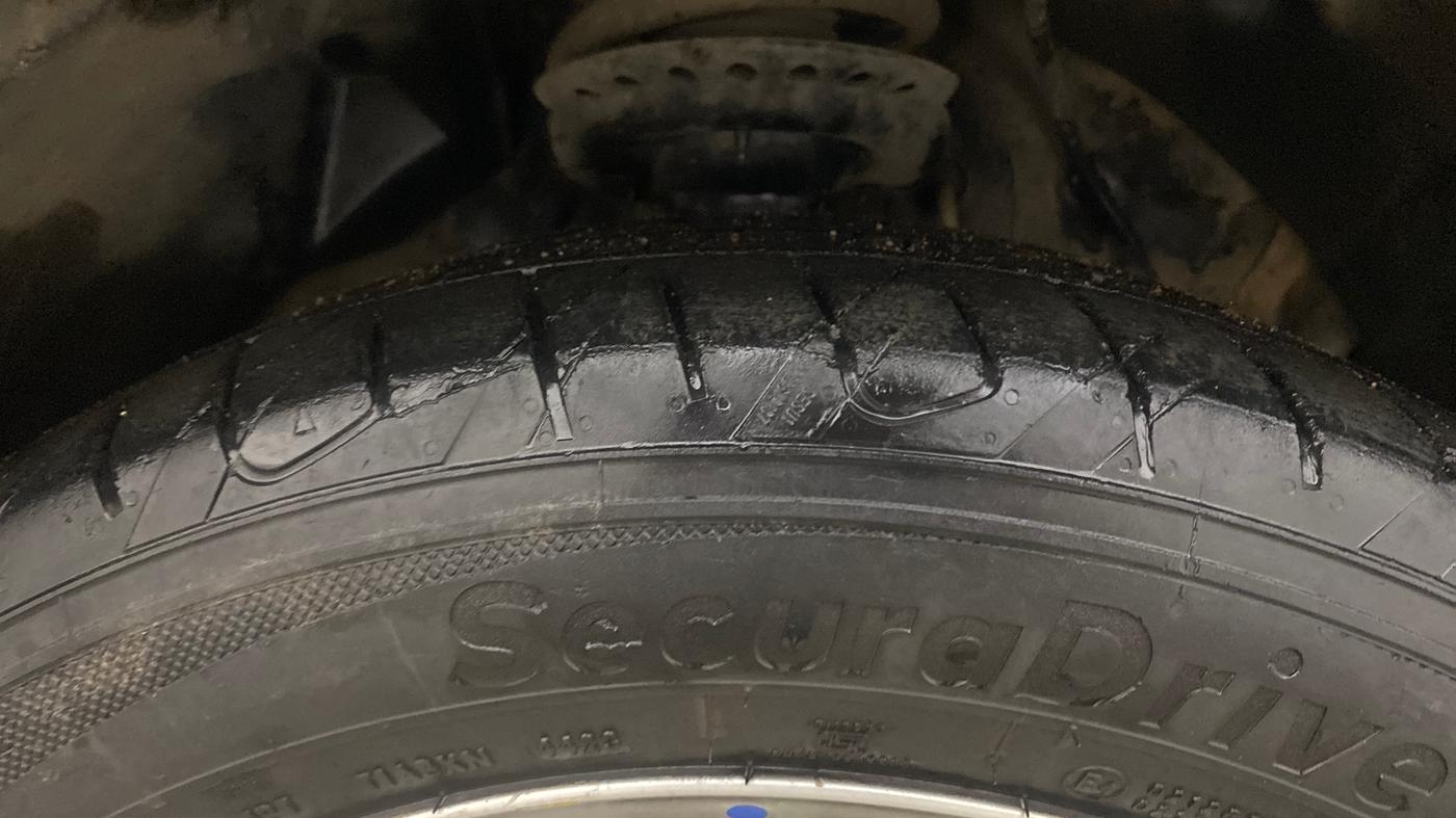 2020 Mahindra XUV300 W8 1.5 DIESEL, Diesel, Manual, 93,468 km, Right Front Tyre Tread