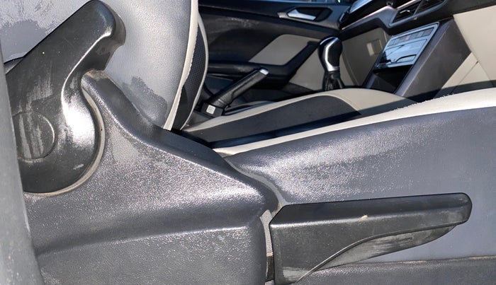 2022 Volkswagen TAIGUN TOPLINE 1.0 TSI MT, Petrol, Manual, 59,704 km, Driver Side Adjustment Panel