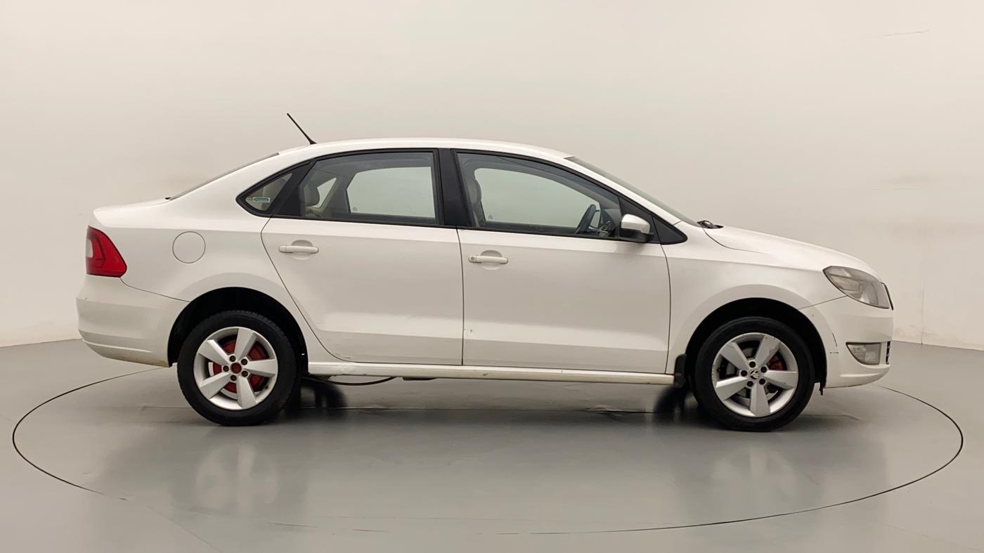 2016 Skoda Rapid 1.6 MPI STYLE PLUS MT, Petrol, Manual, 1,19,319 km, Right Side View