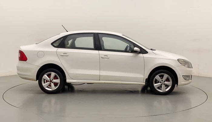 2016 Skoda Rapid 1.6 MPI STYLE PLUS MT, Petrol, Manual, 1,19,319 km, Right Side View