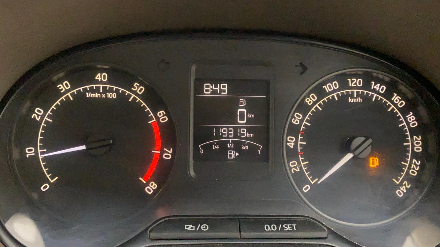 2016 Skoda Rapid 1.6 MPI STYLE PLUS MT, Petrol, Manual, 1,19,319 km, Odometer Image
