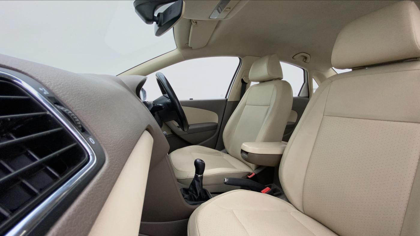 2016 Skoda Rapid 1.6 MPI STYLE PLUS MT, Petrol, Manual, 1,19,319 km, Right Side Front Door Cabin
