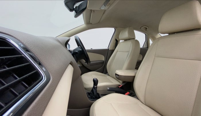 2016 Skoda Rapid 1.6 MPI STYLE PLUS MT, Petrol, Manual, 1,19,319 km, Right Side Front Door Cabin