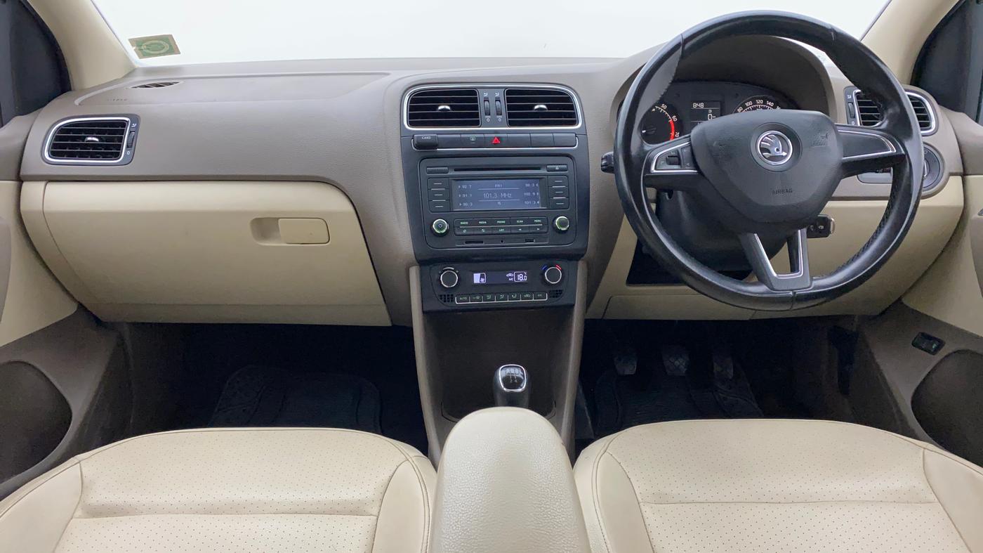 2016 Skoda Rapid 1.6 MPI STYLE PLUS MT, Petrol, Manual, 1,19,319 km, Dashboard
