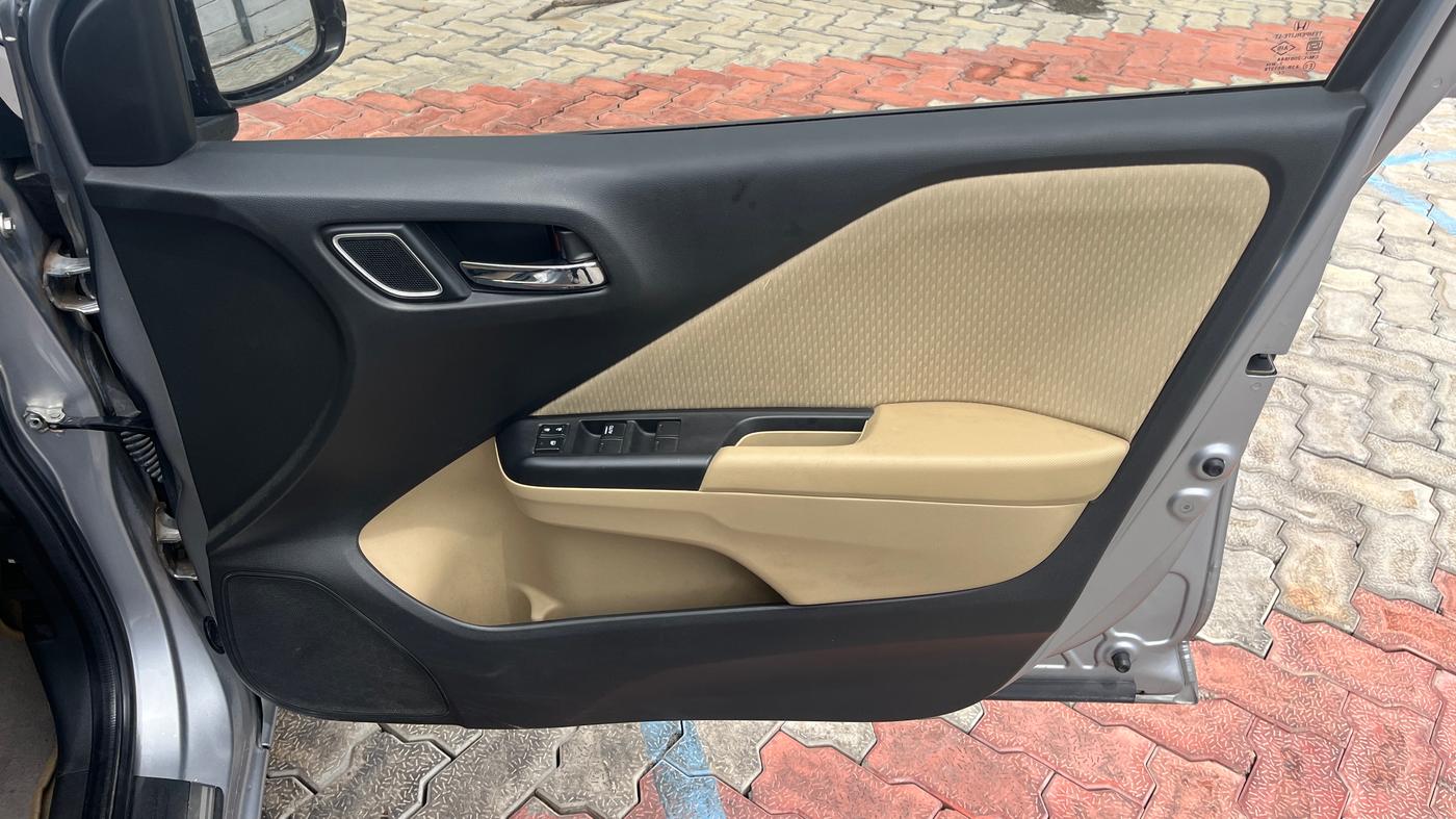 2022 Honda City 1.5L I-VTEC V MT 5TH GEN, Petrol, Manual, 38,206 km, Driver Side Door Panels Control