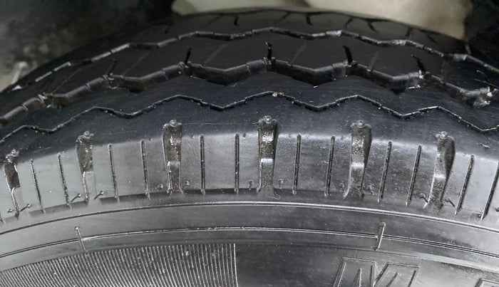2021 Maruti Eeco 5 STR WITH AC PLUSHTR, Petrol, Manual, 11,577 km, Right Front Tyre Tread