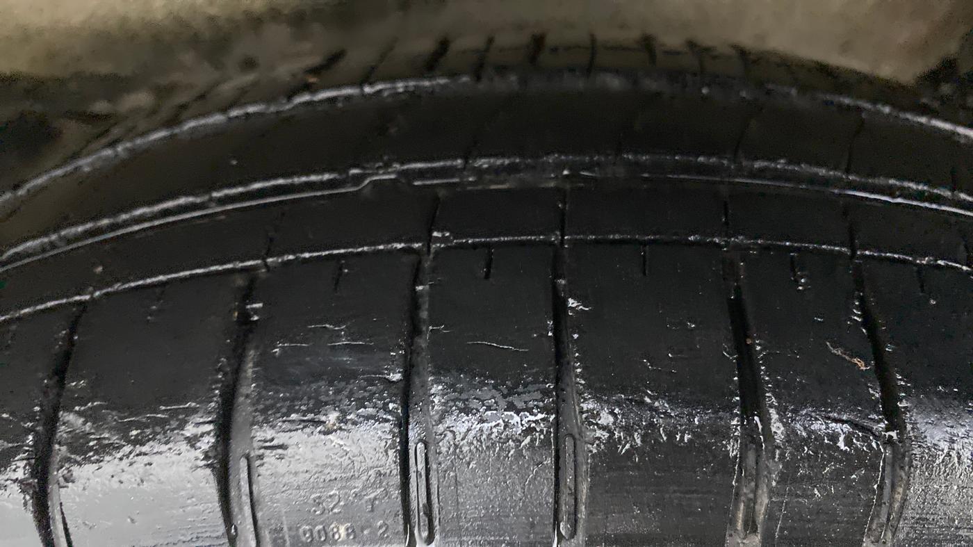 2011 Maruti Wagon R 1.0 LXI, Petrol, Manual, 80,404 km, Left Rear Tyre Tread